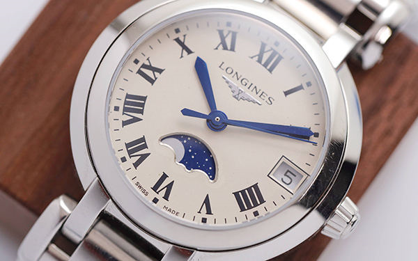 浪琴手表脏了处理办法盘点(图) 浪琴手表脏了处理办法盘点(图)