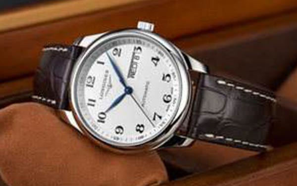 浪琴腕表表壳有划痕处理技巧深度解析(图) 浪琴腕表表壳有划痕处理技巧深度解析(图)