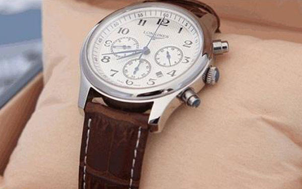 浪琴腕表发条拧反了应该咋办(图) 浪琴腕表发条拧反了应该咋办(图)